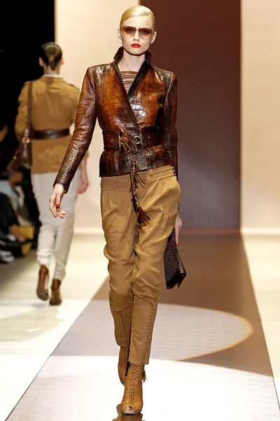 Look 26